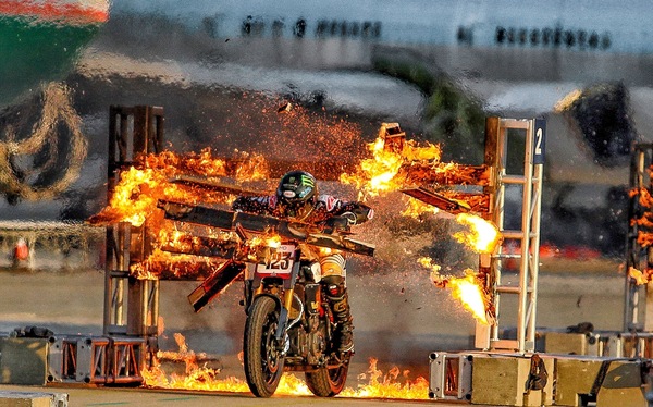 Vicki Golden at Evel Live 2
